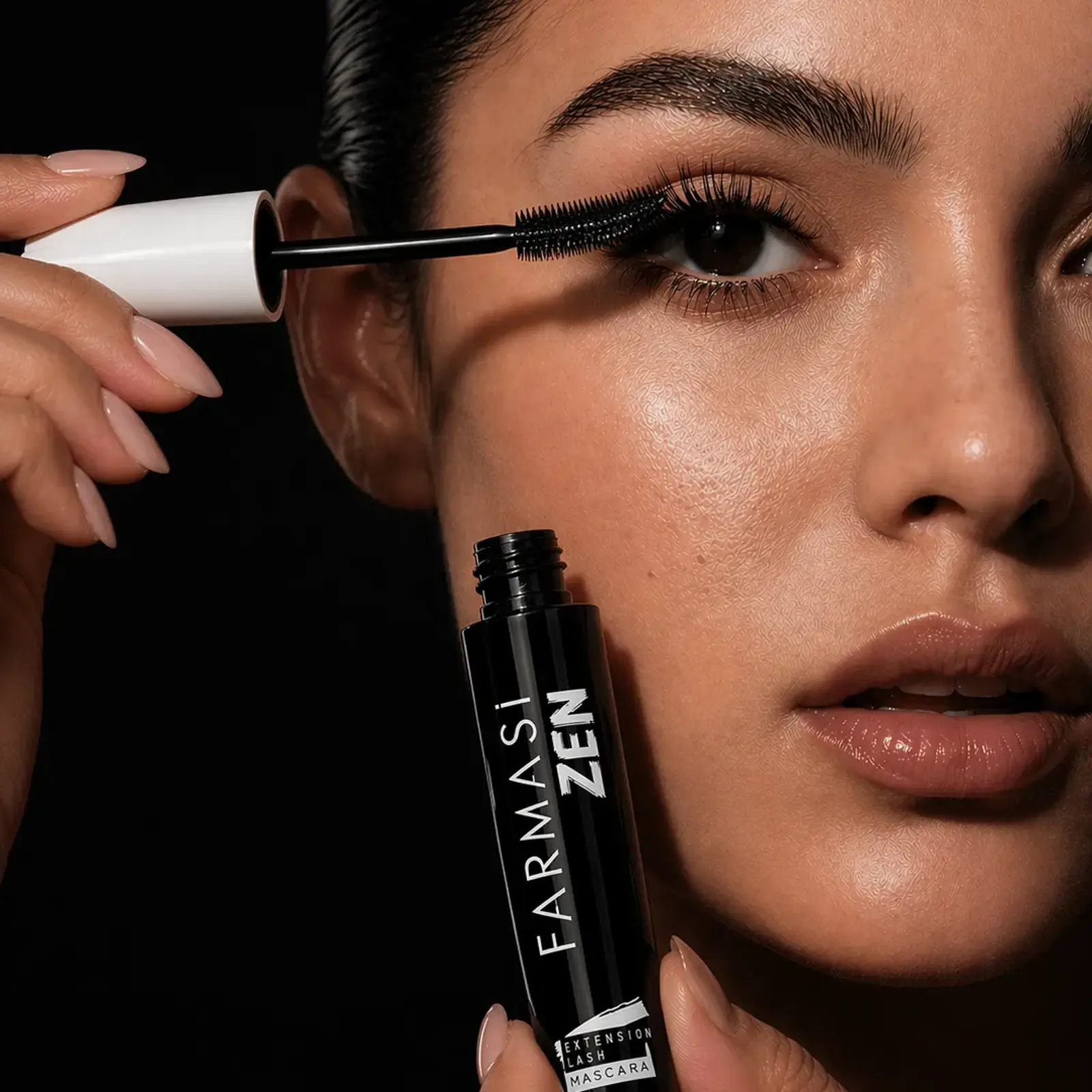 Farmasi Zen Extension Lash Maskara uzunluk ve hacim veren siyah maskara ürünü.